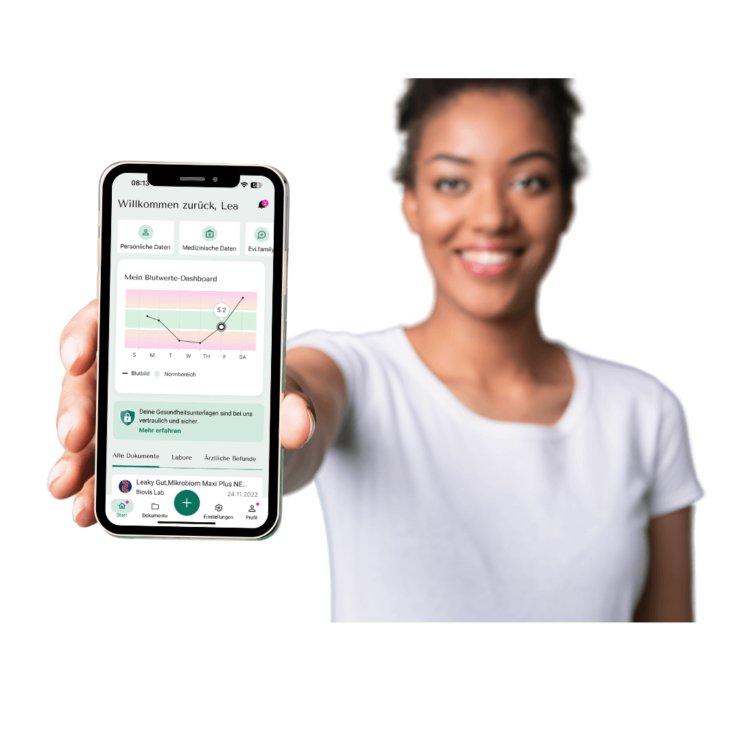 Mann Hormonprofil Test Anwendung auf Smartphone mit Benutzer, der die Ergebnisse präsentiert.