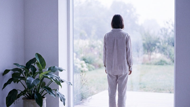 FOTO · Bett im Morgenlicht, ruhig · 16:9 · 800×450