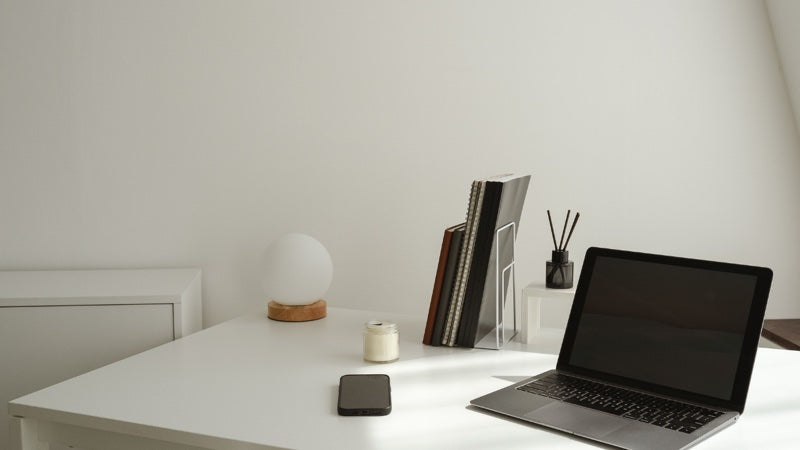 FOTO · Videogespräch am Laptop · 16:9 · 800×450